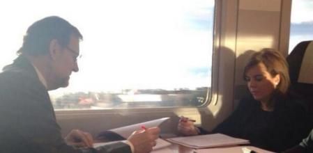 Rajoy y Soraya en el AVE camino de Barcelona para clausurar una convención del PPC
