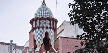 Fachada de la casa Vicens en la calle Carolines de Gràcia