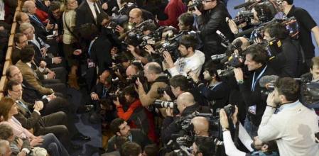 El presidente del Gobierno, Mariano Rajoy, junto a la secretaria general del PP, María Dolores de Cospedal, y el presidente de la Junta de Castilla y León, Juan Vicente Herrera, al inicio de la Convención Nacional del PP que ha comenzado esta tarde en Valladolid