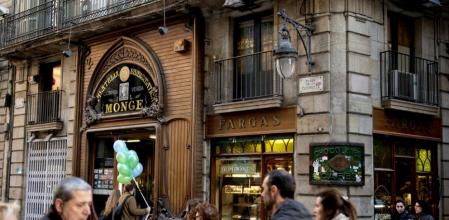 La chocolatería Fargas y la filatelia Monge, en Portaferrissa