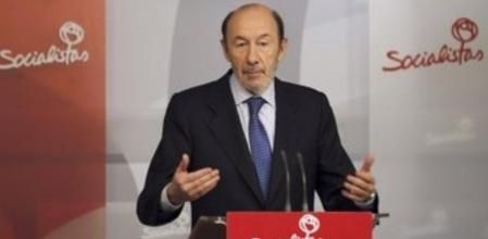 El secretario general del PSOE, Alfredo Pérez Rubalcaba, durante la rueda de prensa que ha ofrecido hoy en la sede del partido en la calle Ferraz.