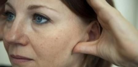 Para el estrés, aparte de la vía olfativa, podemos beneficiarnos de las propiedades relajantes de los aceites esenciales con un masaje o un baño aromático