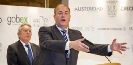 El presidente del Gobierno de Extremadura, José Antonio Monago, junto al consejero de Economía y Hacienda, Antonio Fernández,