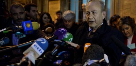 El juez Jose Castro responde a las preguntas de los periodistas a la salida de los juzgados