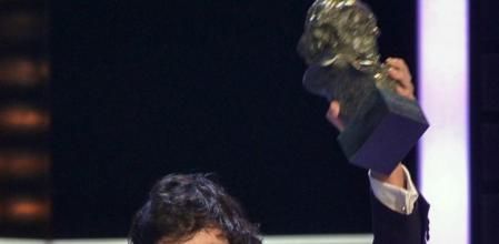 Javier Pereira recoge su premio al actor revelación por su papel en 'Stockholm'