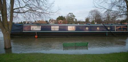 El Támesis desbordado en Old Windsor