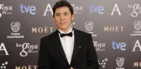 Manel Fuentes, de Roberto Verino, sobre la alfombra de los Goya 2014