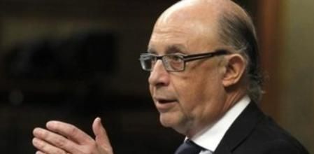 El ministro de Hacienda y Administraciones Públicas, Cristóbal Montoro, en el pleno del Congreso de los Diputados.