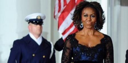 Michelle Obama con el diseño de Carolina Herrera que lució durante la cena cena de Estado del presidente francés, François Hollande