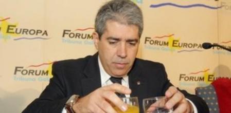 El consejero de Presidència de la Generalitat, Francesc Homs, momentos antes de su intervención en el Fórum Europa Tribuna Galicia.