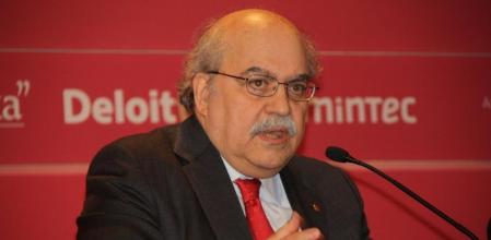 El conseller de Economia i Coneixement, Andreu Mas-Colell, en un momento de su intervención en el ciclo Dinars Cambra