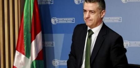 El lehendakari, Iñigo Urkullu, al comienzo de su comparecencia ante los medios en Bilbao