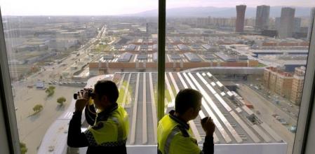 Atalaya de vigilancia. La Guardia Urbana utilizará durante los días de celebración del Mobile World Congress la torre Porta Firal, de Iberdrola, que está en proceso de comercialización y, por tanto, aún vacía. Desde la planta 21.ª del edificio, que alcanza los 80 metros de altura, los agentes realizarán controles de vigilancia, ya que se trata de un emplazamiento privilegiado para otear todo el recinto ferial y sus inmediaciones