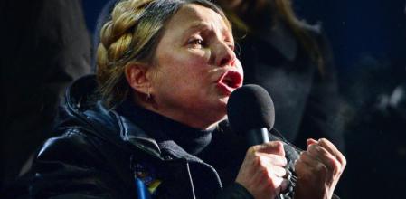 Timoshenko arenga a los manifestantes en la Plaza de la Independencia