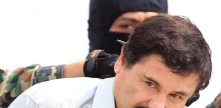 Militares mexicanos conducen al máximo dirigente del cártel de Sinaloa, Joaquín