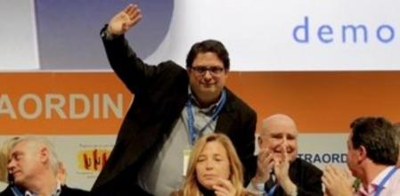 Francesc Gambús, alzando el brazo