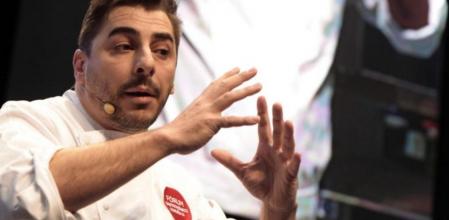 El cocinero Jordi Roca, del restaurante el Celler de Can Roca (Girona), durante su participación hoy en el Fórum Dulce del Fórum Gastronómico, que se celebra desde el domingo en A Coruña.