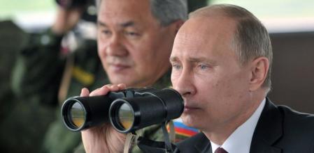 Putin junto al ministro de Defensa ruso, Sergei Shoigu