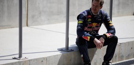 Sebastian Vettel posa para una sesión de fotos