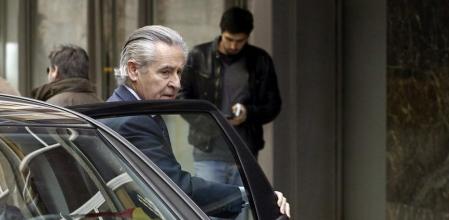El expresidente de Caja Madrid Miguel Blesa llega a la Audiencia Nacional donde hoy declara ante el juez deFernando Andreu, que le investiga junto a otros miembros de la cúpula de la entidad por planificar la emisión de participaciones preferentes.