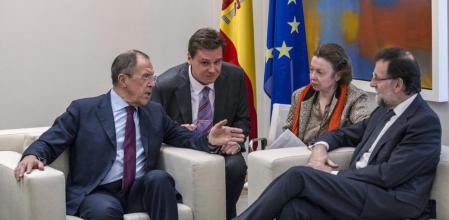 El presidente del Gobierno, Mariano Rajoy, en La Moncloa con el ministro de Asuntos Exteriores de Rusia, Serguei Lavrov