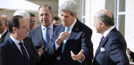 John Kerry junto a Hollande y los ministros de exteriores de Rusia, Alemania y Francia, Lavrov, Frank-Walter Steinmeier y Fabius en París