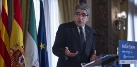 El conseller de Presidencia y portavoz del Govern, FrancescHoms, durante su intervención en el desayuno informativo organizado por el ciclo 