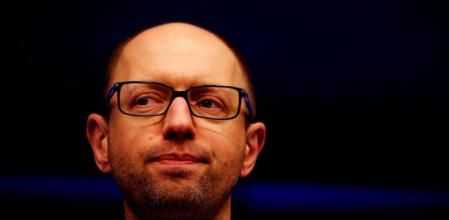 El primer ministro interino de Ucrania, Arseni Yatsenyuk, ofrece una rueda de prensa tras asistir a la Cumbre extraordinaria UE/Ucrania.