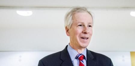Stephane Dion, líder del Partido Liberal de Canadá, pronunció una conferencia en la UB