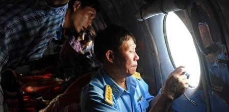 El ejército vietnamita busca los restos del avión de Malaysia Airlines desaparecido en el Mar de China