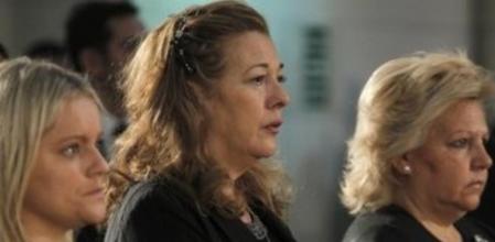 Las presidentas de la Fundación de Víctimas del Terrorismo (FVT), María del Mar Blanco; de la Asociación 11M Afectados del Terrorismo, Pilar Manjón, y de la Asociación Víctimas del Terrorismo (AVT), Ángeles Pedraza (i-d), durante el funeral de Estado en la catedral de La Almudena.