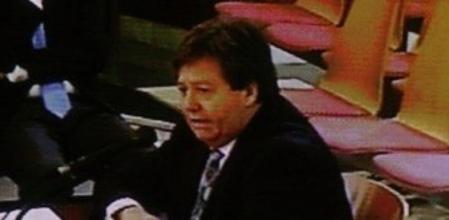 Imagen de la señal institucional con el exteniente de alcalde de Urbanismo de Barcelona Ramon García-Bragado declarando como acusado en el juicio del hotel del Palau de la Música.