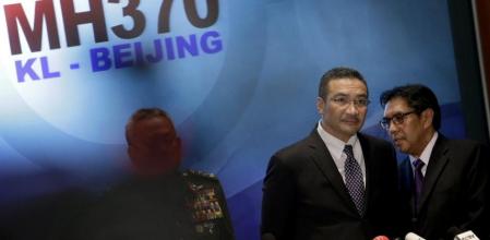 Azharuddin Abdul Rahman, director general del Departamento de Aviación Civil malasio, en rueda de prensa.