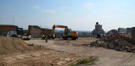 El solar del Pla del Seminari se convertirá de forma temporal en un aparcamiento de 73 plazas para dar respuesta al Mercat del Pla