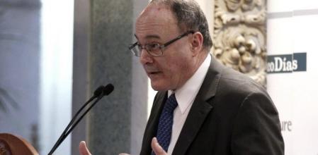 El gobernador del Banco de España, Luis María Linde, durante su intervención en un desayuno de trabajo en el que ha asegurado que el tono de la economía española 