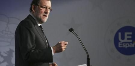 El presidente del Gobierno español, Mariano Rajoy, ofrece una rueda de prensa al término de la cumbre de la Unión Europea (UE) celebrada desde ayer en Bruselas