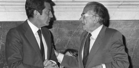 Sintonía. Adolfo Suárez y Santiago Carrillo, en una foto de 1982. Ambos alcanzaron un notable grado de sintonía personal. Forjaron los pactos de la Moncloa. Carrillo proponía un gobierno de concentración y UCD llegó a estudiar una coalición con el PCE