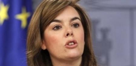 La vicepresidenta del Gobierno, Soraya Sáenz de Santamaría, durante la rueda de prensa posterior a la reunión del Consejo de Ministros, esta tarde en el Palacio de la Moncloa, en Madrid.