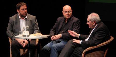 El líder de ERC, Oriol Junqueras, el exconseller Joan Manuel Tresserras y el exconseller y líder de NECat, Ernest Maragall, han compartido acto en el Sant Andreu Teatre de Barcelona