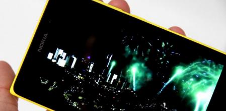 La pantalla del Nokia XL de 5 pulgadas no es de alta resolución pero ofrece una buena experiencia al usuario