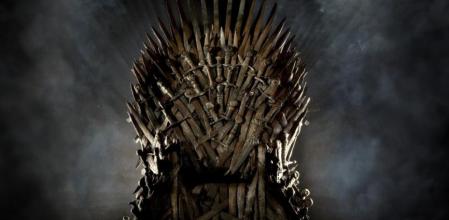 El trono de hierro, formado con espadas, es el símbolo del poder en los Siete Reinos de Poniente