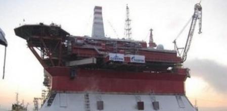 Plataforma marina Prirazlomnaya, en el mar de Pechora, por encima del círculo polar Ártico