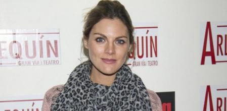 Amaia Salamanca acudió al estreno de la obra de teatro 'Una historia de amor y miedo' en el Teatro Strada de Madrid en su primera aparición pública tras dar a luz a su primera hija