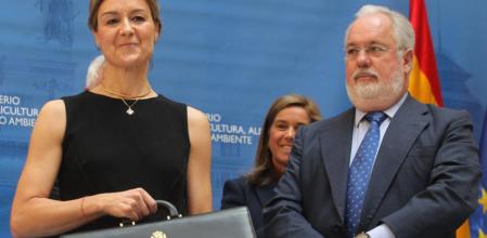 Arias Cañete ha traspasado la cartera de Agricultura a la nueva ministra Isabel García Tejerina
