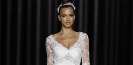 Irina Shayk con un diseño de Pronovias en el desfile de 2011