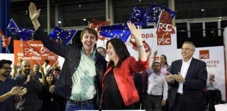 El candidato del PSC, Javi López, y el líder socialista, Pere Navarro, ayer en el inicio de campaña