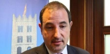 El conseller de Interior, Ramon Espadaler, descarta la dimisión de Manel Prat y dice que no está sobre la mesa.