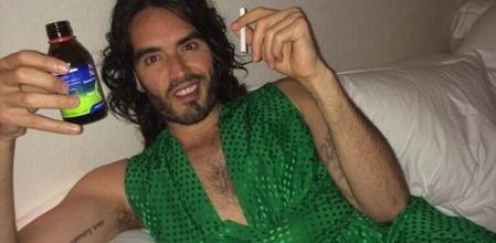 Russell Brand rinde homenaje a Conchita Wurst