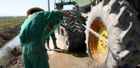 La limpieza de la maquinaria se efectúa con agua a presión para eliminar posibles ejemplares de caracol manzana