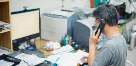 Trabajador en una oficina.